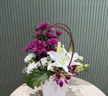 1 papal Sevanti 1 white lili 3 carnition 2 stems parpal orched